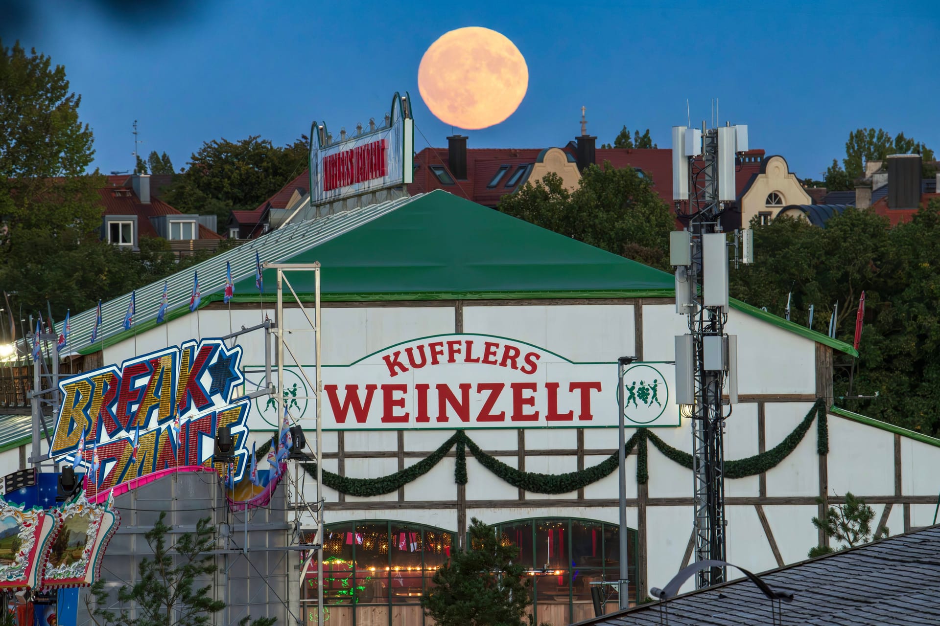 Kufflers Weinzelt auf der Wiesn (Symbolfoto): Das Festzelt zählt zu den bekanntesten der Wiesn.