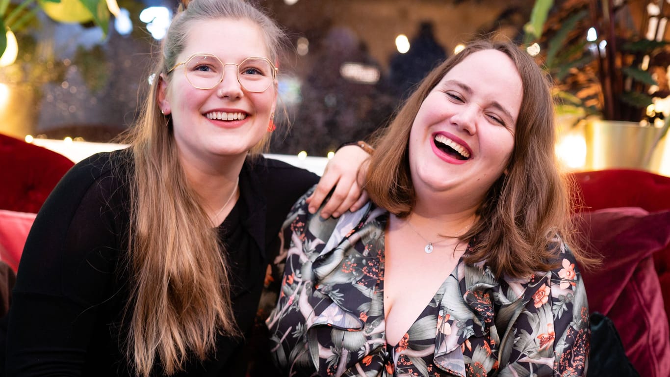 Ivy May Müller (l.) mit der scheidenden Grünenchefin Ricarda Lang