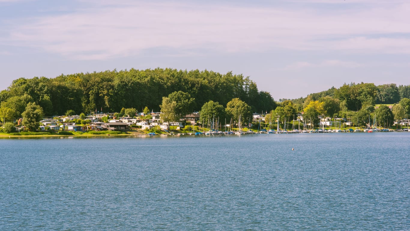 recreational area, lake and forest, bevertalsperre in the evening sun