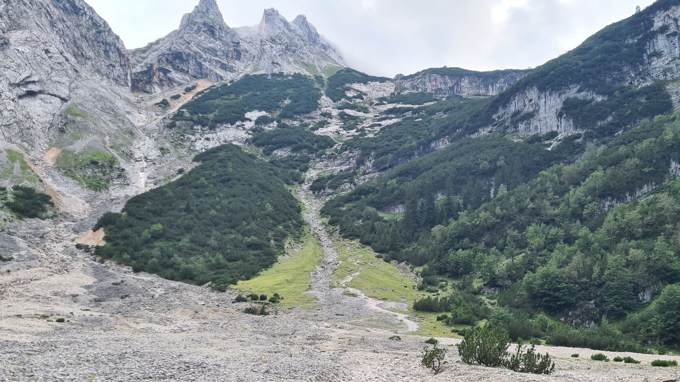 Da geht es nach oben: Der finale Anstieg zur Knorrhütte hat es wirklich in sich.