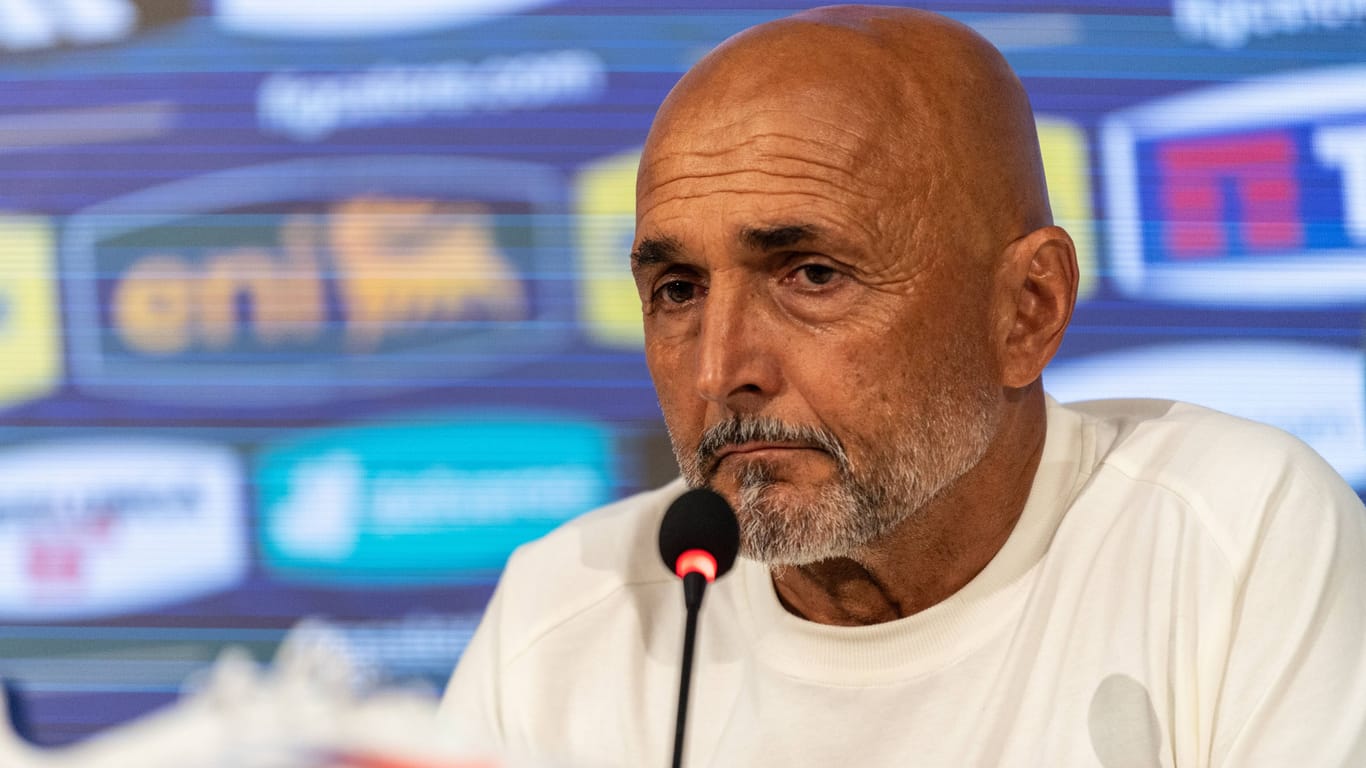 Ein nachdenklicher Luciano Spalletti: Der italienische Nationaltrainer hat schwere Wochen hinter sich.