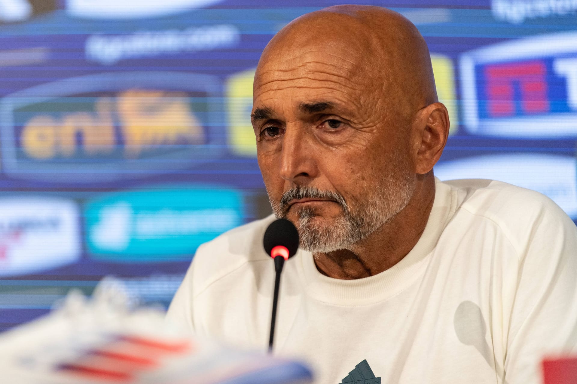 Ein nachdenklicher Luciano Spalletti: Der italienische Nationaltrainer hat schwere Wochen hinter sich.