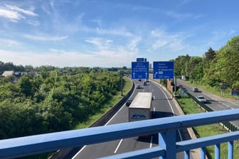 Blick auf die Braunschweiger Autobahn: Die Sperrung der Ausfahrt an der Anschlussstelle Braunschweig-Südstadt sowie der Auffahrt von der A36 auf die A39 dauert länger.