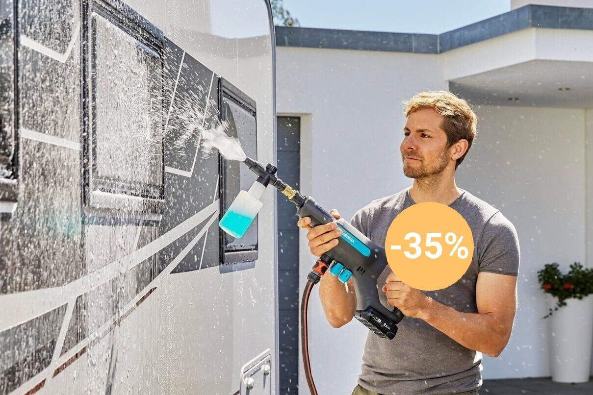 Praktisch dank Akku-Betrieb: Der Mitteldruckreiniger AquaClean 24/18V von Gardena ist aktuell bei Amazon im Angebot erhältlich.