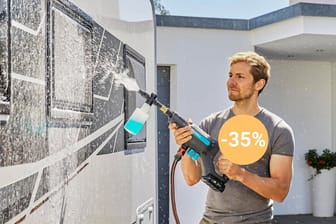 Praktisch dank Akku-Betrieb: Der Mitteldruckreiniger AquaClean 24/18V von Gardena ist aktuell bei Amazon im Angebot erhältlich.