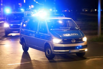 Berlin - Deutschland. Polizei nachts im Einsatz.