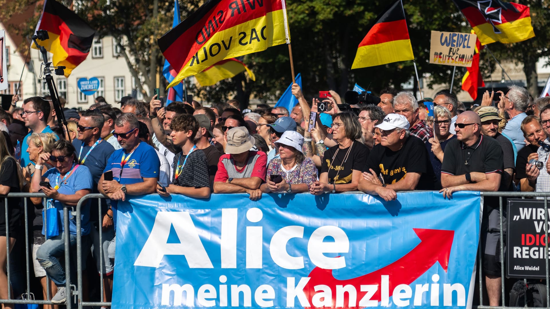 AfD-Wahlkampfveranstaltung (Archivbild): Das Wahlverhalten von Frauen und Männern unterscheidet sich deutlich.