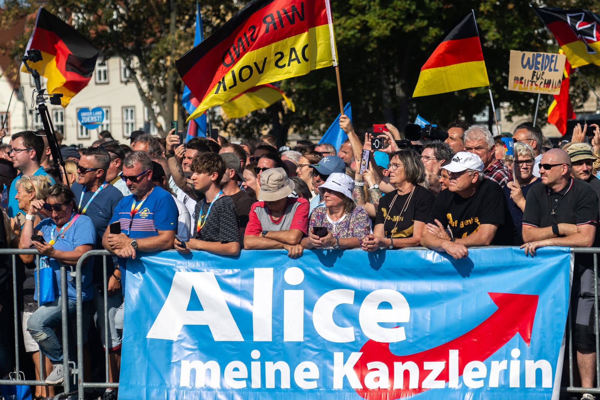 AfD-Wahlkampfveranstaltung (Archivbild): Das Wahlverhalten von Frauen und Männern unterscheidet sich deutlich.