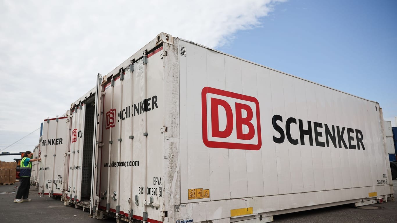 DB Schenker im Hamburger Hafen