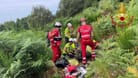 Die Feuerwehr veröffentlichte ein Foto, das die Rettung der Rentnerin zeigt.