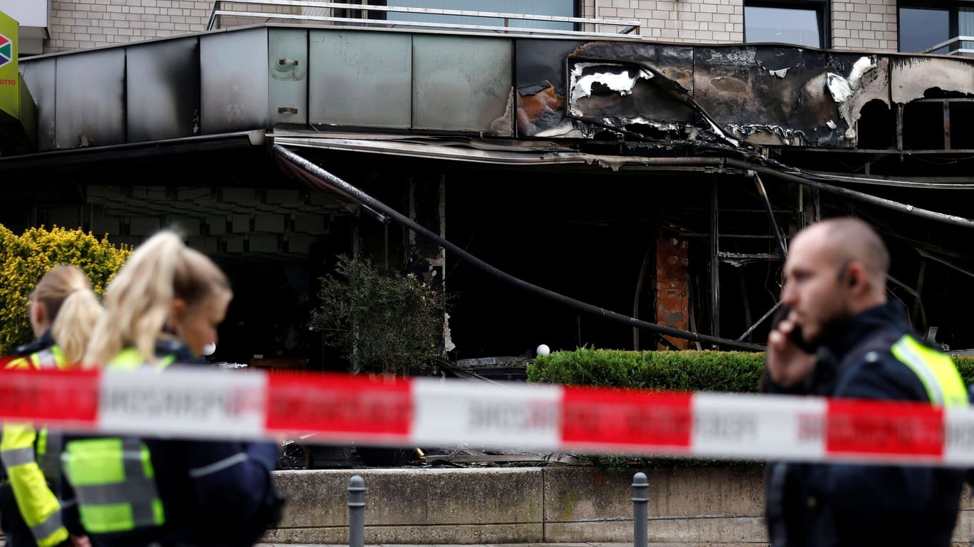 Explosion in Köln: In der Nacht detonierte ein Sprengsatz vor dem Café4Friends der Familie Hartel.