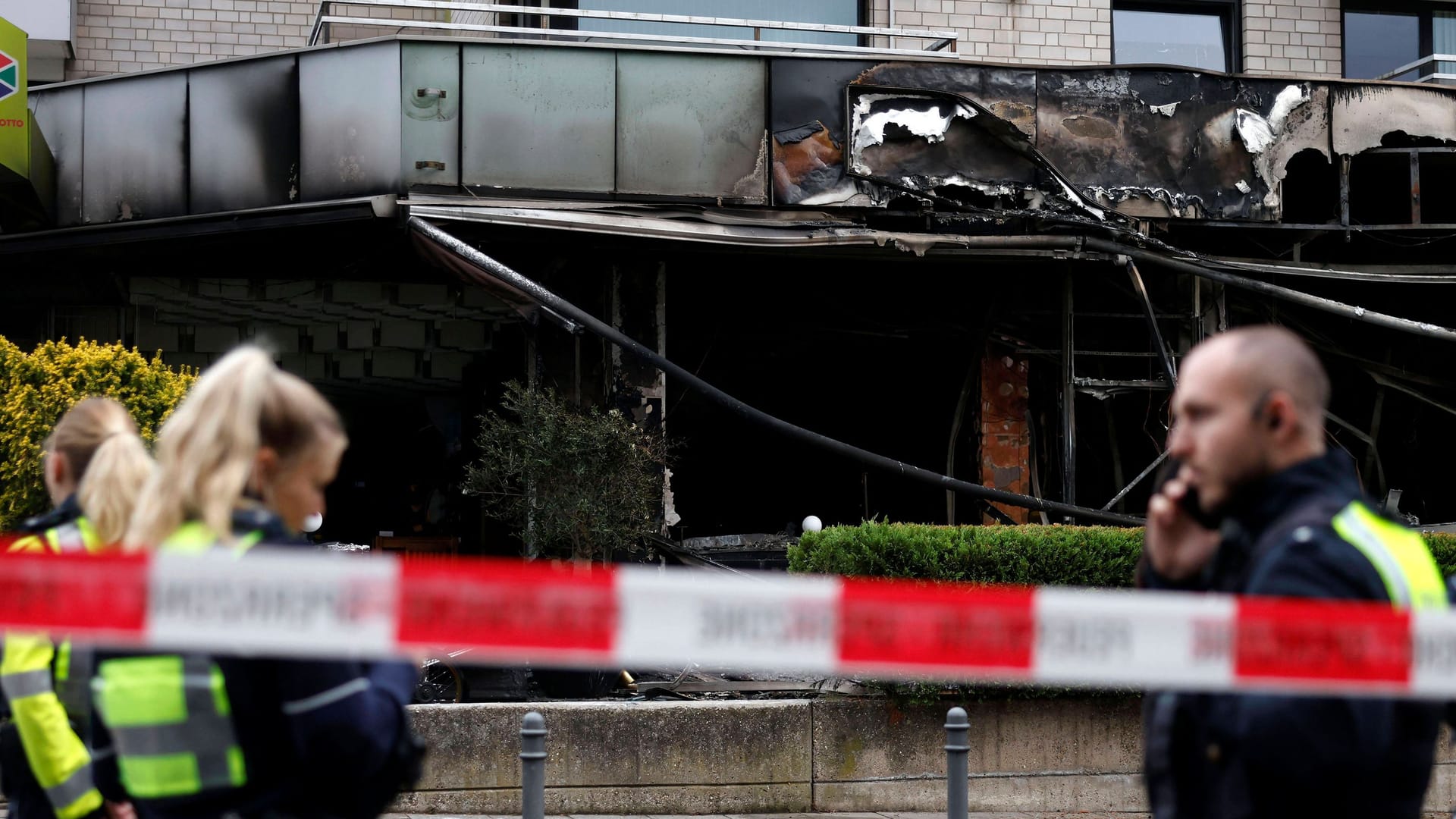 Explosion in Köln: In der Nacht detonierte ein Sprengsatz vor dem Café4Friends der Familie Hartel.