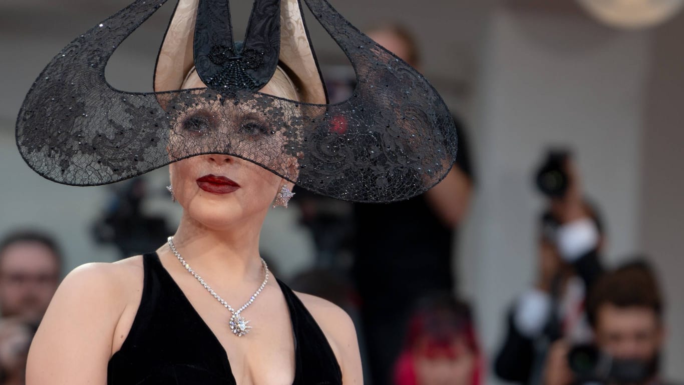 Lady Gaga: Bei den 81. Filmfestspielen von Venedig schlug ihr Outfit hohe Wellen.