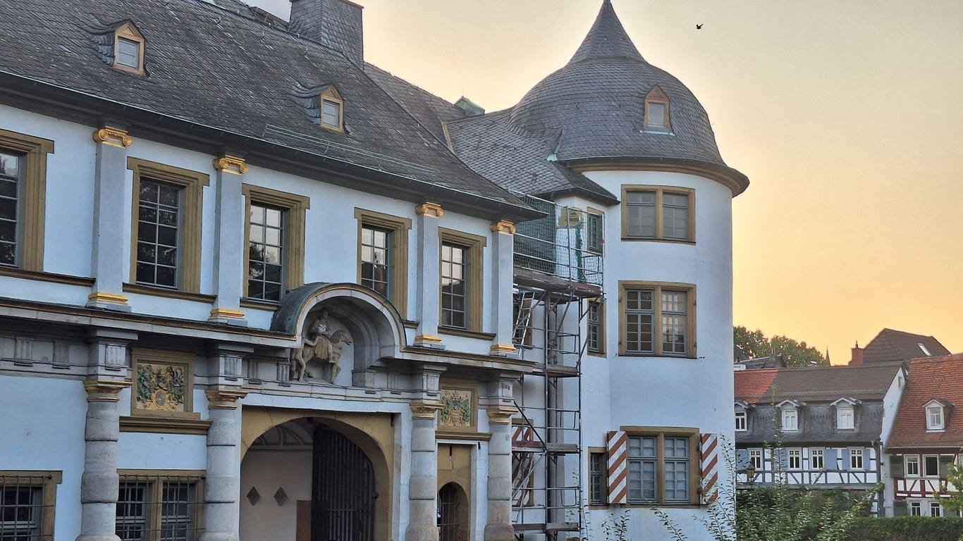 Schloss Frankfurt-Höchst, das Tor zum Innenhof.