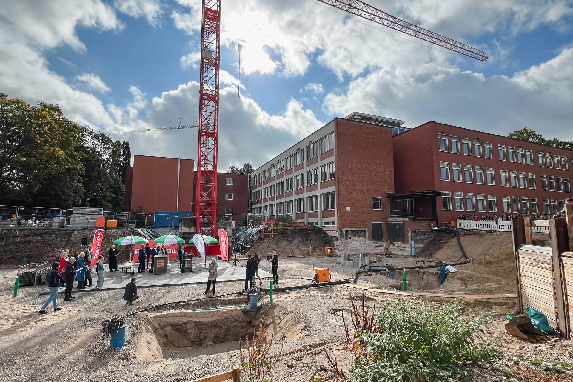 Die Baustelle am Neuen Gymnasium: Das Gelände liegt in der Nähe der Meistersingerhalle.