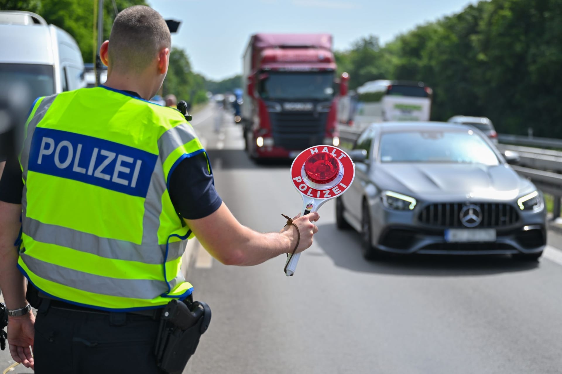 Symbolbild - Grenzkontrolle auf der A12