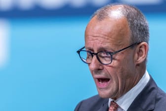 Friedrich Merz bei einer Rede in Nordrhein-Westfalen: Der CDU-Chef geht mit den Liberalen hart ins Gericht.