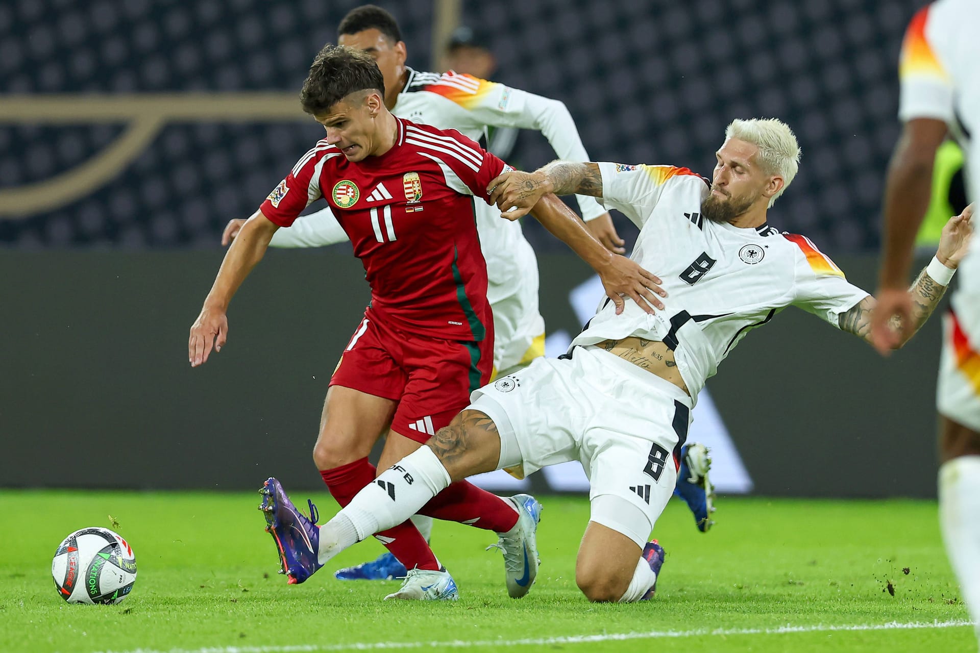 Robert Andrich (bis 83.): Der Leverkusener, nun mit der Nummer 8 von Toni Kroos auf dem Rücken, ließ sich immer wieder zwischen die beiden Innenverteidiger fallen. Spielte im ersten Durchgang die meisten Pässe aller deutschen Spieler (48). Bewahrte Deutschland mit einer monstermäßigen Grätsche vor dem Ausgleich (56.). Hätte per Distanzschuss auf 3:0 stellen können. Ansprechender Auftritt des Leverkuseners. Note 2