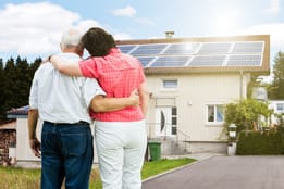 Lohnt sich im Alter noch eine Solaranlage auf dem Dach?