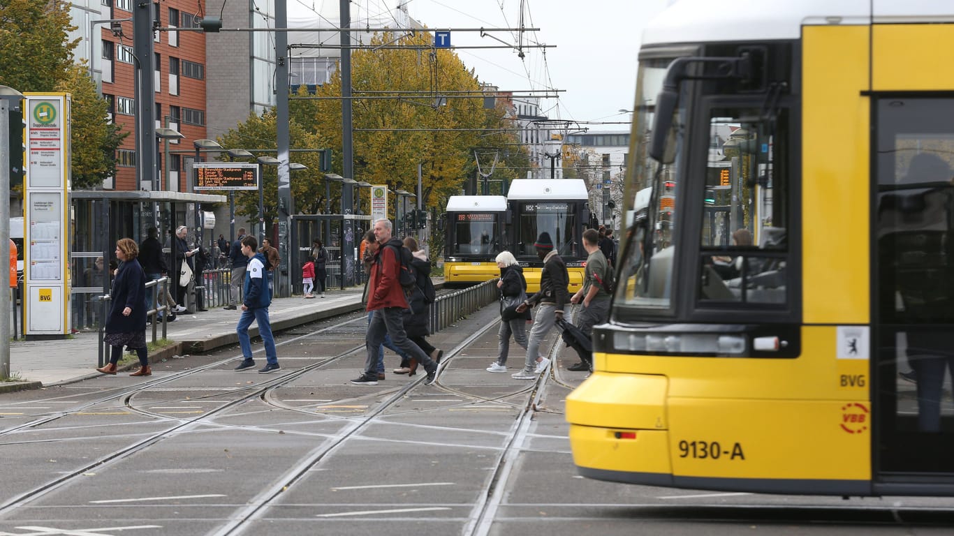 Kreuzung Landsberger Allee /Petersburger Straße (Archivbild): Erst 2027 sollen alle Arbeiten abgeschlossen sein.