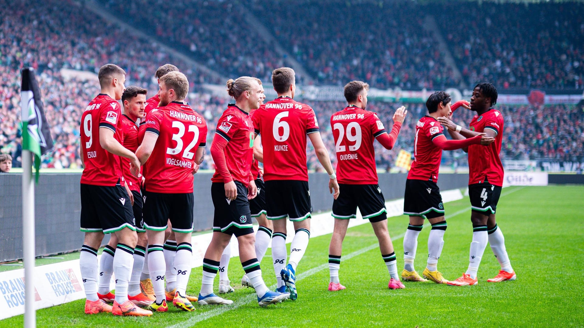 Hannover-96-Spieler: Ihre Trikot sind auch bei Fans beliebt.