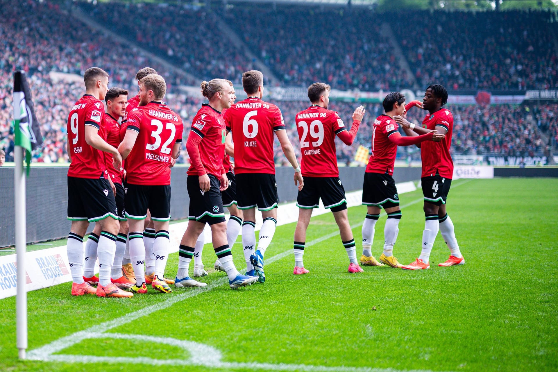 Hannover-96-Spieler: Ihre Trikot sind auch bei Fans beliebt.