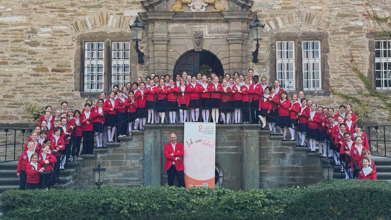 Die "Blankenäschen" posieren für ein Foto: Der Chor hat ein Album mit Helene Fischer aufgenommen.