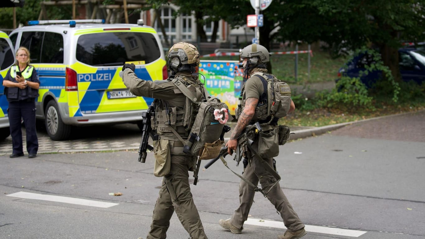 Polizeieinsatz bei Arbeitsagentur in Wuppertal