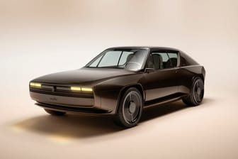 Coupé der 1970er, neu interpretiert: Der R17 tritt im aktuell modernen Retro-Stil auf