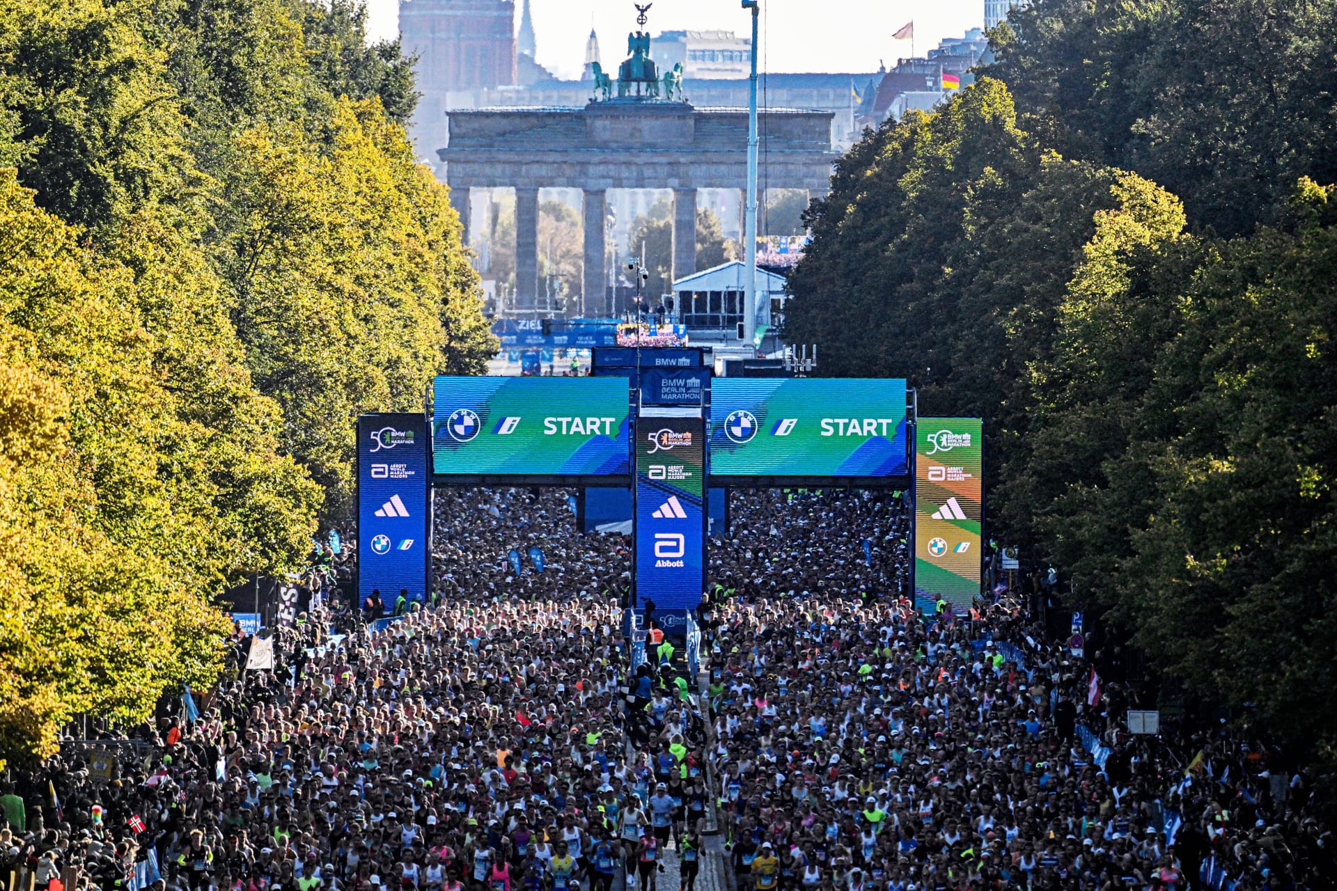 Start am Brandenburger Tor: Der Berlin-Marathon 2024 hat einen neue Bestmarke aufgestellt.