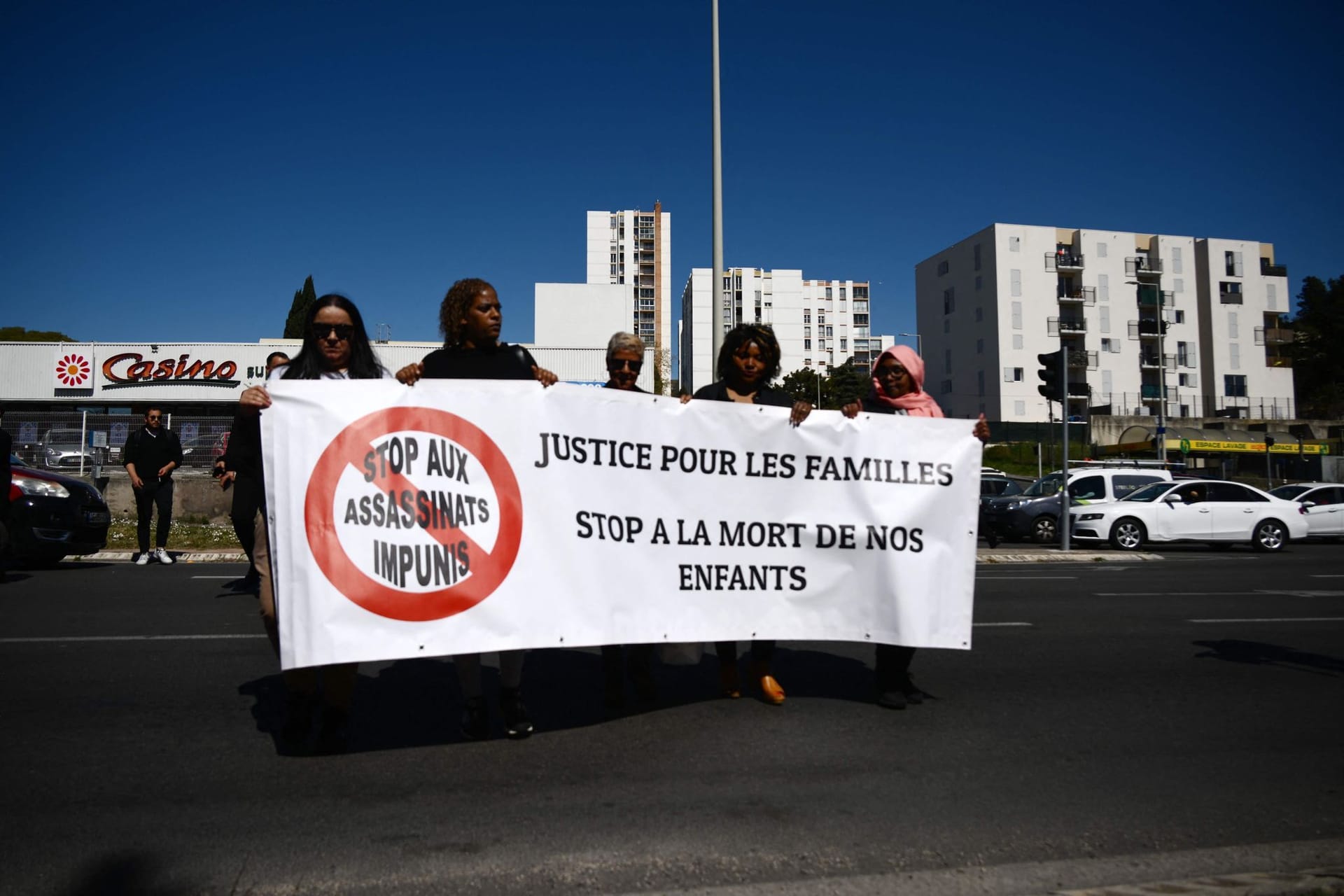 87 Einschusslöcher in Schule in Marseille - Ministerin alarmiert