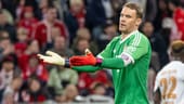 Manuel Neuer: Nach überstandenen Oberschenkelproblemen rechtzeitig fit für die Startelf. Erster Ballkontakt nach 15 Minuten. Konnte Pavlovićs Rückpass vorm 0:1 nicht erreichen. Klärte in Libero-Position per Kopf (44.). Beim 1:1 chancenlos. Ansonsten kaum gefordert. Note 3