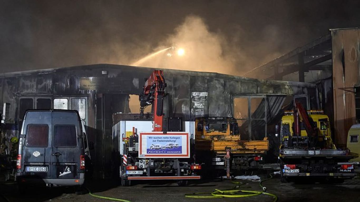 Die Reinickendorfer Lagerhallen in der Nacht.