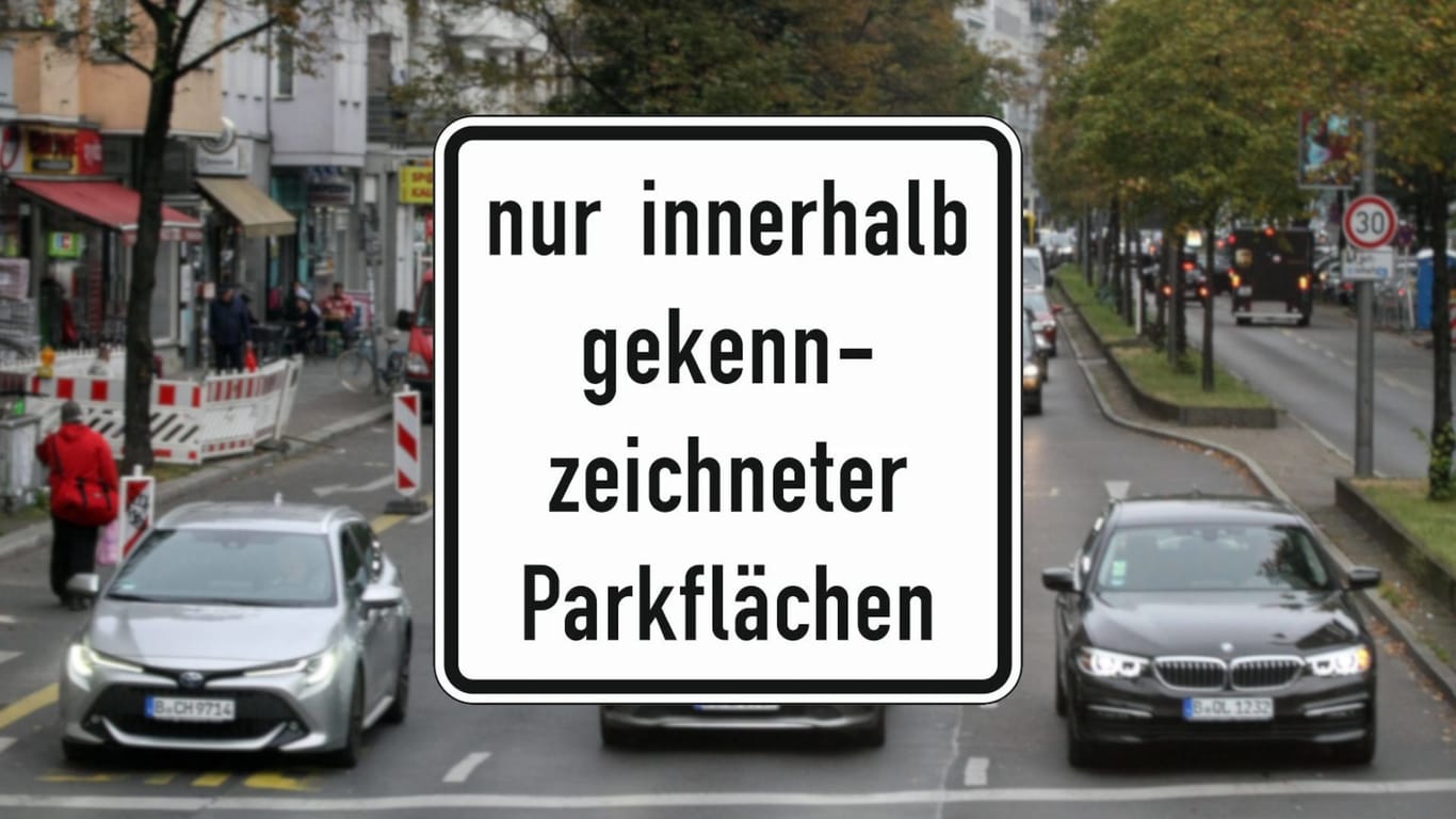 Das entscheidende Zusatzschild: Hier fährt man lieber weiter, wenn das Auto nicht zwischen die Linien passt.