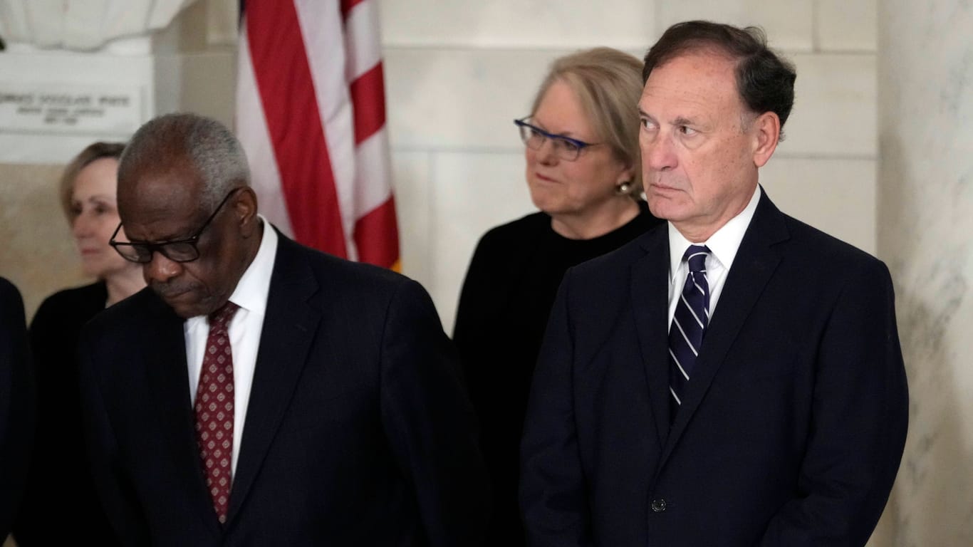 Konservative Richter am Supreme Court: Clarence Thomas (links) und Samuel Alito (rechts).