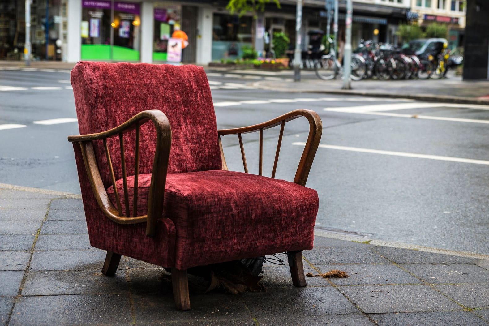 Stühle: Einige Möbel sehen oft noch sehr gut aus.