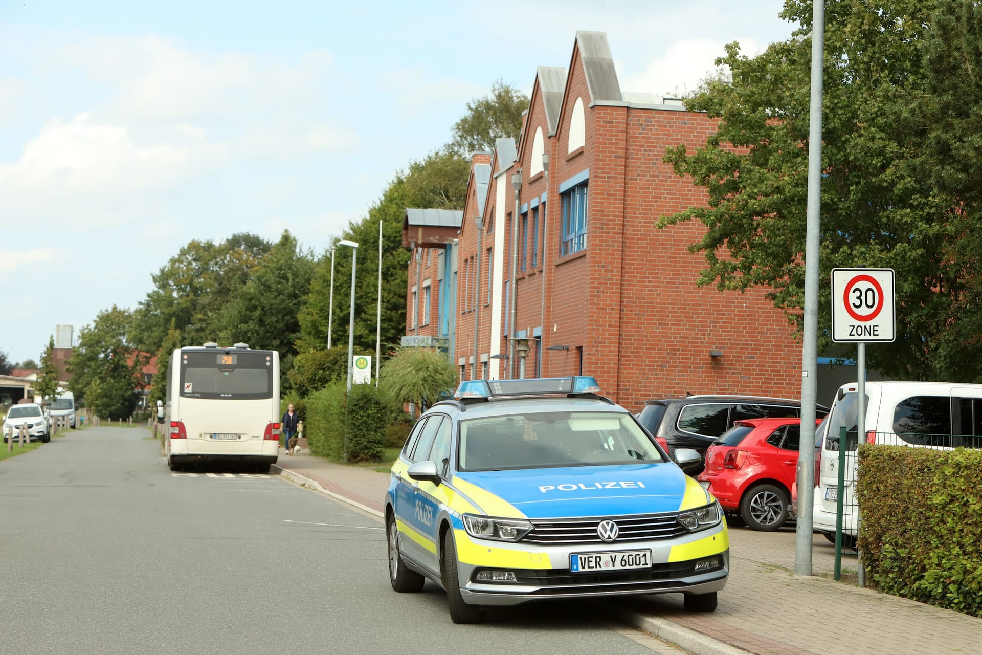 Zunächst war völlig unklar, was in der Grundschule passiert war.