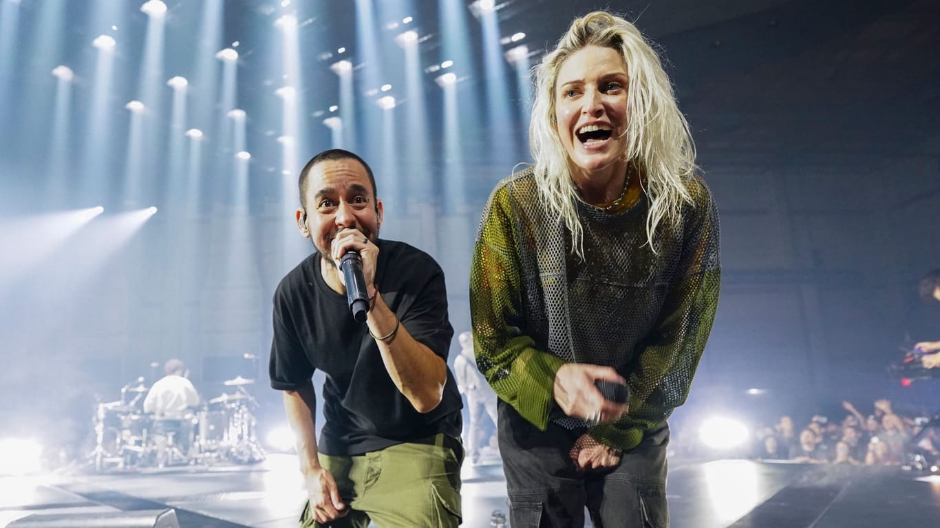 Mike Shinoda (l.) und Emily Armstrong von Linkin Park: Die US-Band meldet sich nach langer Pause zurück.