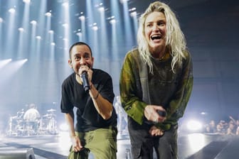 Mike Shinoda (l.) und Emily Armstrong von Linkin Park: Die US-Band meldet sich nach langer Pause zurück.