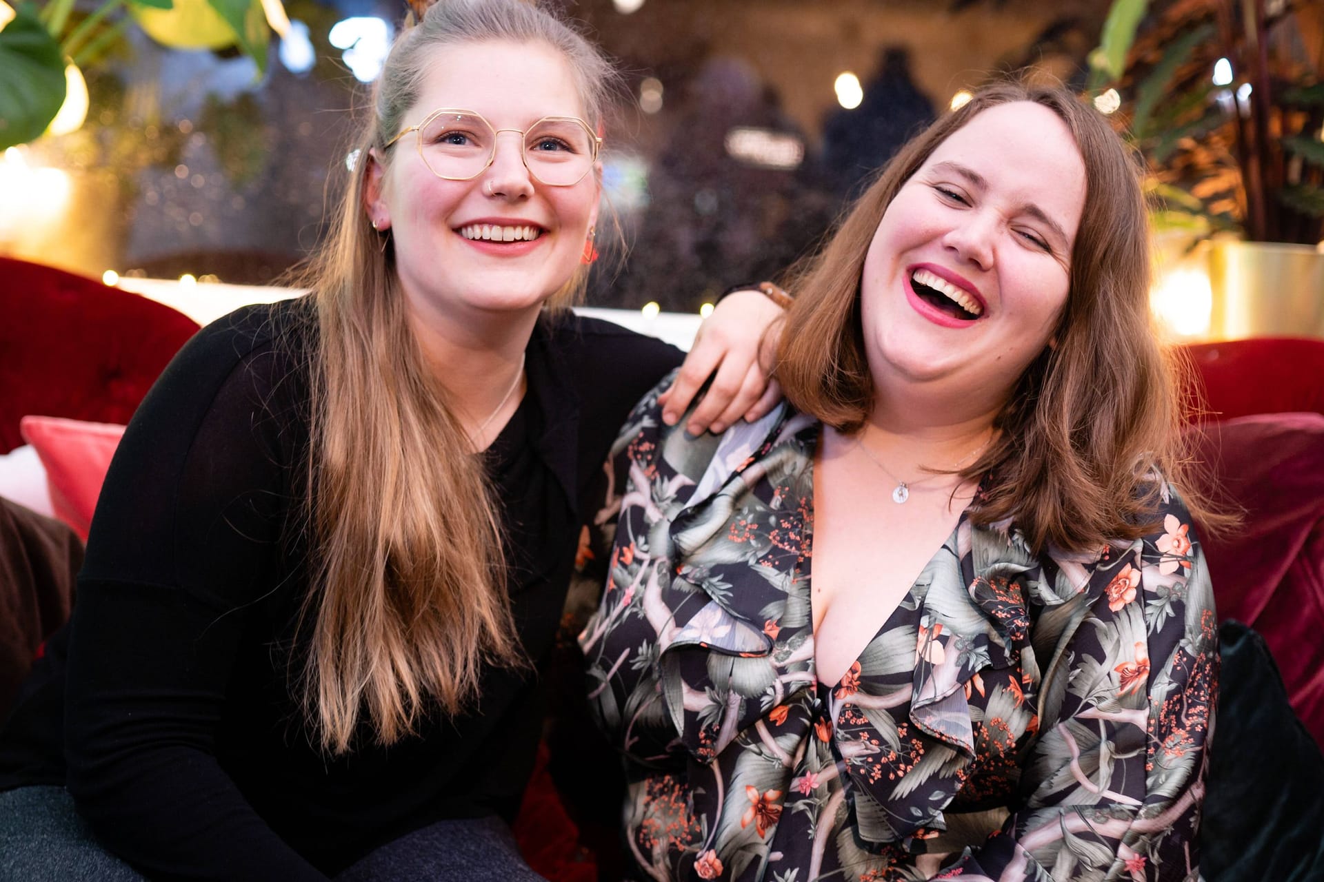 Ivy May Müller (l.) neben Ricarda Lang (Archivbild): Die Grünen-Politikerin verlässt die Partei und schließt sich der Linksfraktion an.