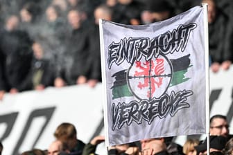 "Eintracht verrecke" (Archivbild): Die Fans aus Hannover und Braunschweig führen eine erbitterte Feindschaft.