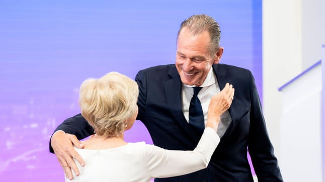Axel Springer plans to split company Axel Springer plans to split company