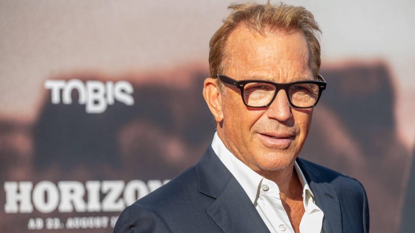 Kevin Costner, Ankunft Filmpremiere, Zoopalast in Berlin, am 04.08.2024GER, Berlin, Zoopalast, Kevin Michael Costner, US-amerikanischer Schauspieler, Filmproduzent und Regisseur, Ankunft Filmpremiere, auf dem roten Teppich, Horizon, Tobis Filmverleih, Zoopalast in Berlin