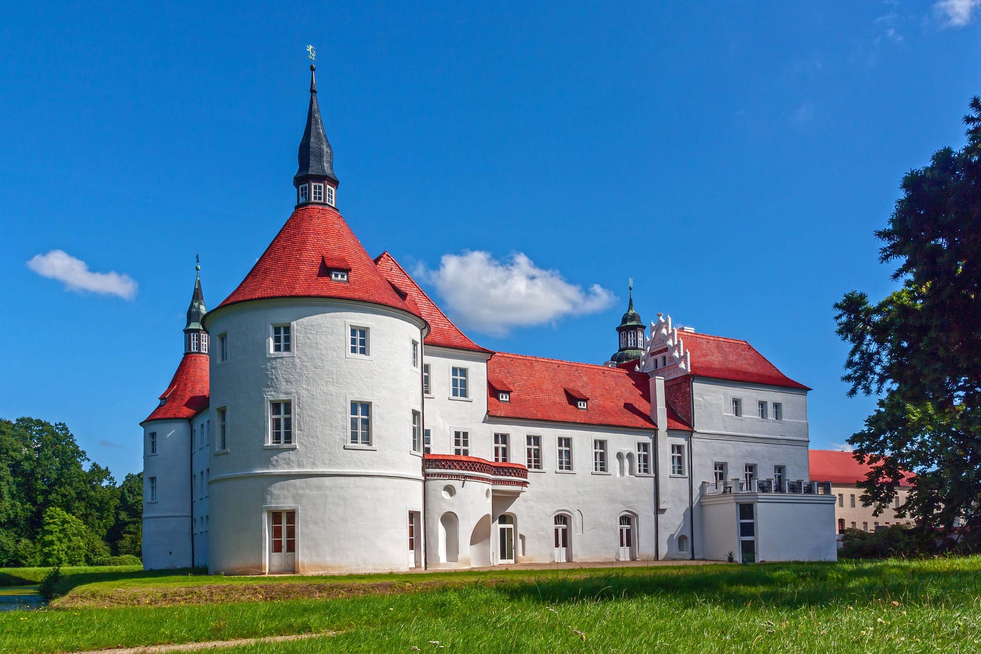 Das Schlosshotel Fürstlich Drehna: Das Schloss aus dem 13. Jahrhundert liegt in einem großen Park mitten im Spreewald.