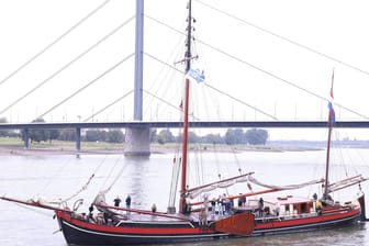 Als eines der letzten Segelfrachtschiffe, die den Rhein befuhren, wurde der Zweimaster bis in die Details seines Erbauungsjahres 1875 restauriert.