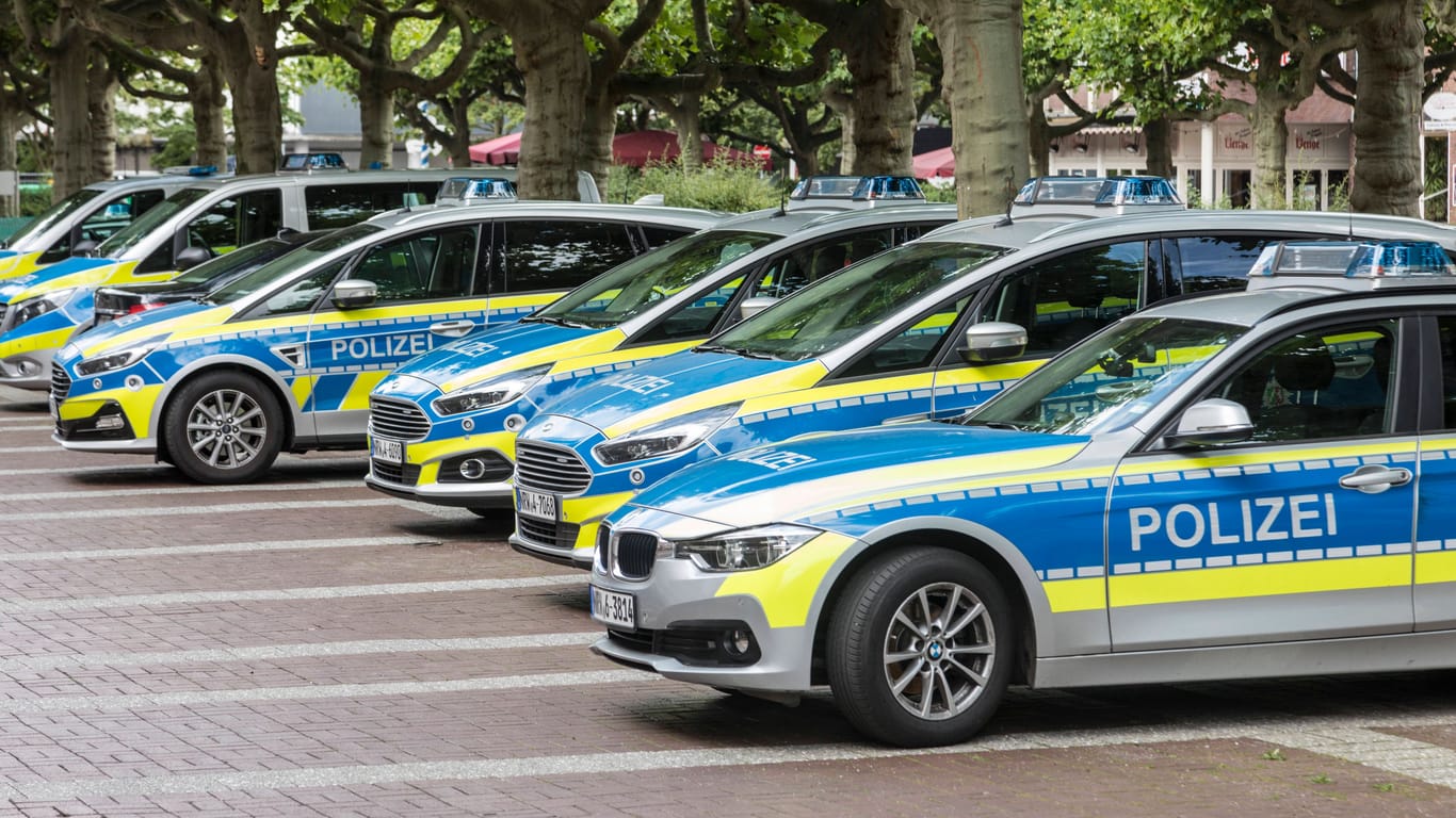 Polizeiautos im Ruhrgebiet (Symbolfoto): In Herne beschäftigt ein Kriminalfall die Ermittler seit Wochen.