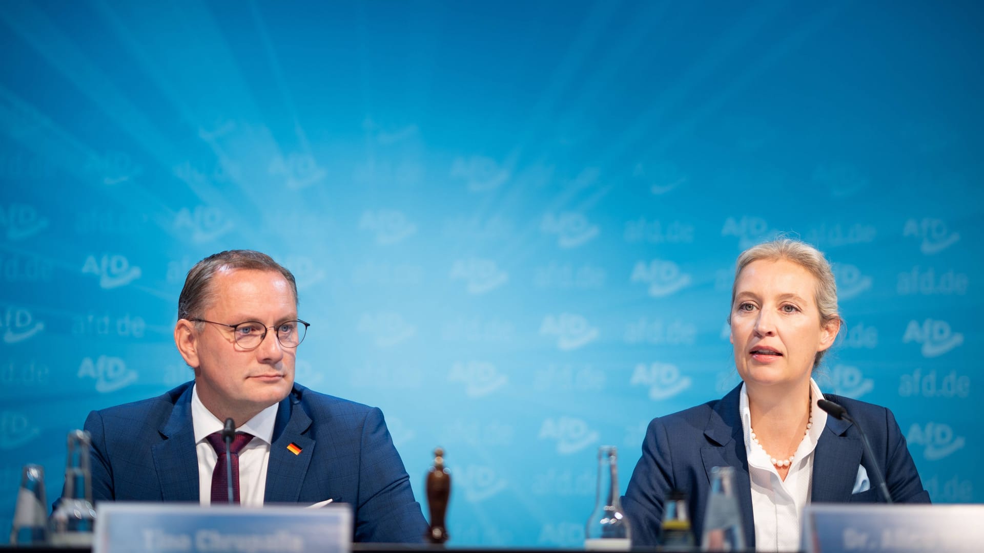 "Wir gegen die": Die AfD-Parteivorsitzenden Tino Chrupalla und Alice Weidel.