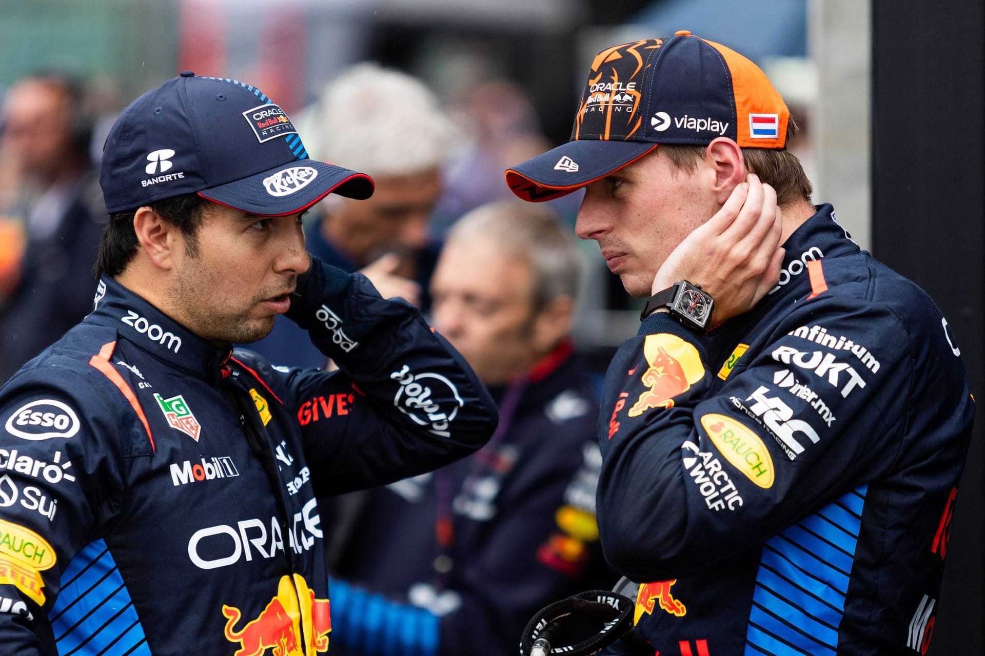 Sergio Pérez (links) mit Max Verstappen: Ist 2024 die letzte Saison für diese Fahrerpaarung?