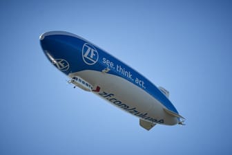 Ein Luftschiff der ZF Friedrichshafen AG gebrandet für den Technologiekonzern IAA (Archivbild): Dieser Zeppelin kreist aktuell über Hannover.