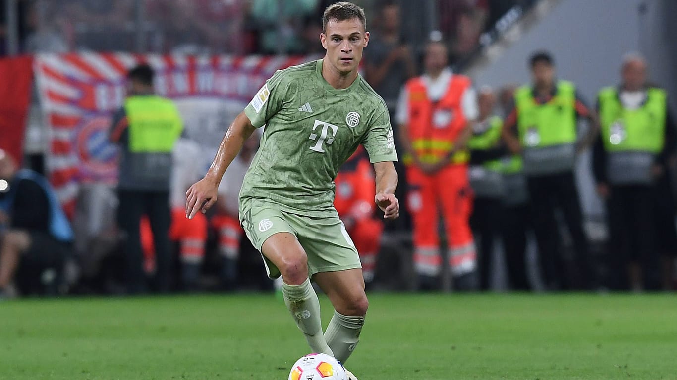 Joshua Kimmich im letztjährigen Wiesn-Trikot des FC Bayern (Archivbild): Offiziell wurde das neue Jersey noch nicht präsentiert.